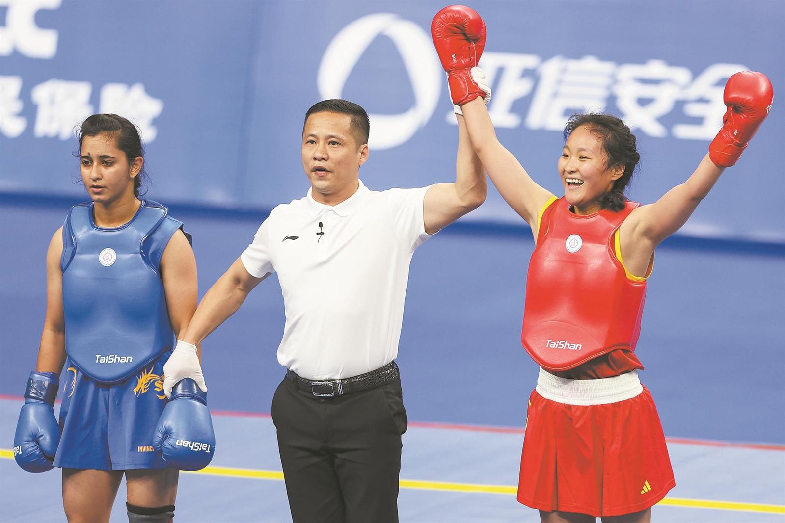 代表团再添, 会武术散打, 裁判宣布中