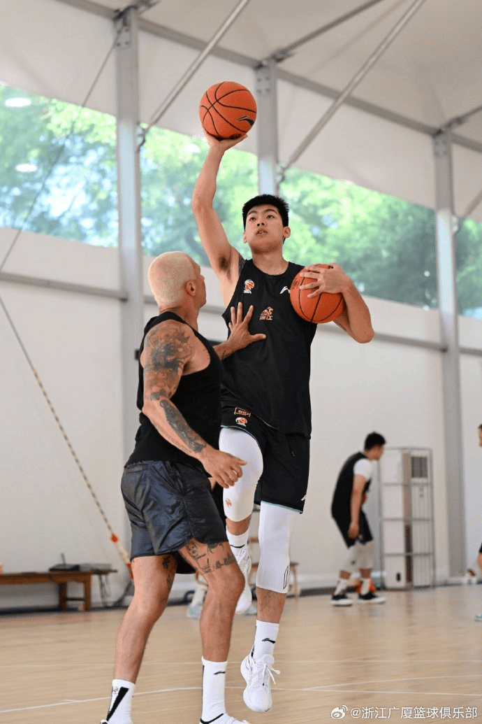 AA, 广厦男篮分, src