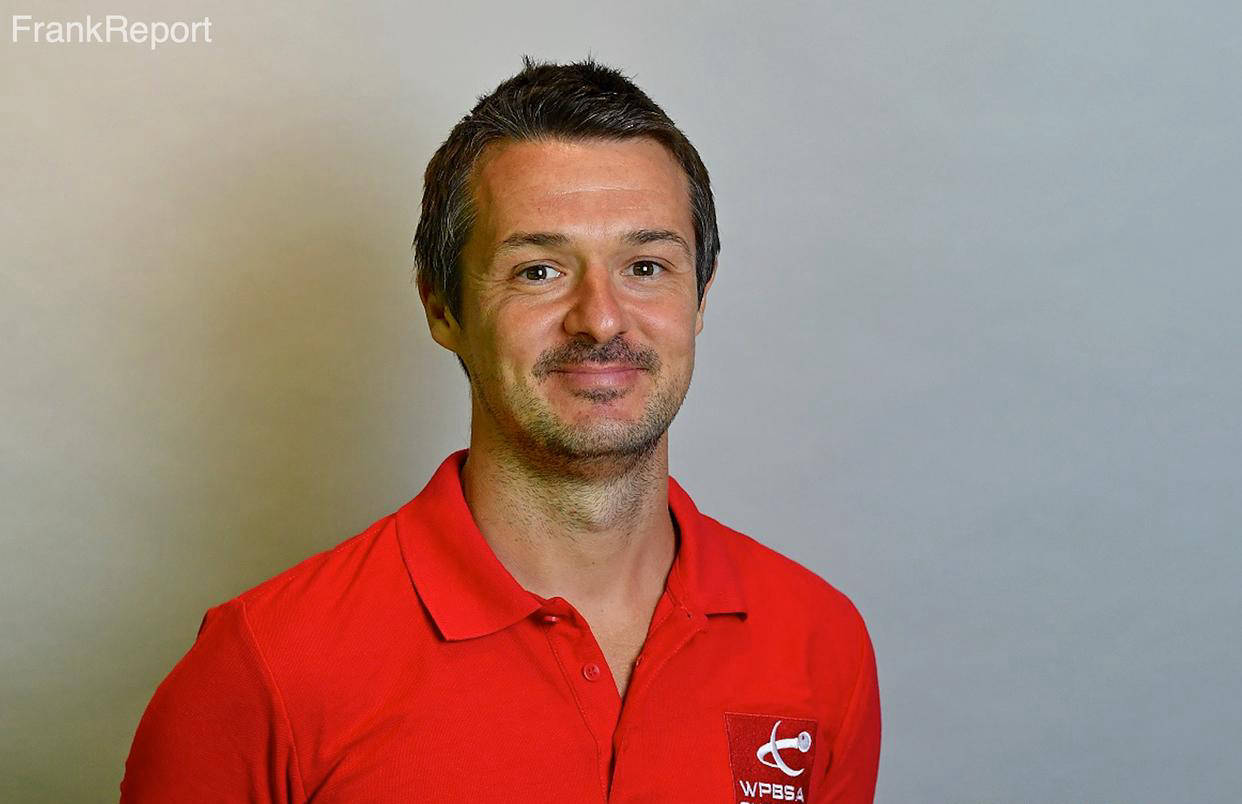 开设斯诺克, 了斯诺克击, 并在同一年 开设斯诺克, 了斯诺克击, 并在同一年